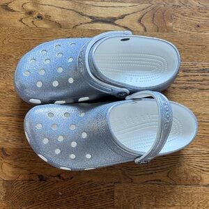 Unisex Crocs Silver Glitter Clogs NWOT.  Never worn. Men’s 9 or Women’s 11